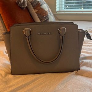 Great condition grey Michael Kors Purse